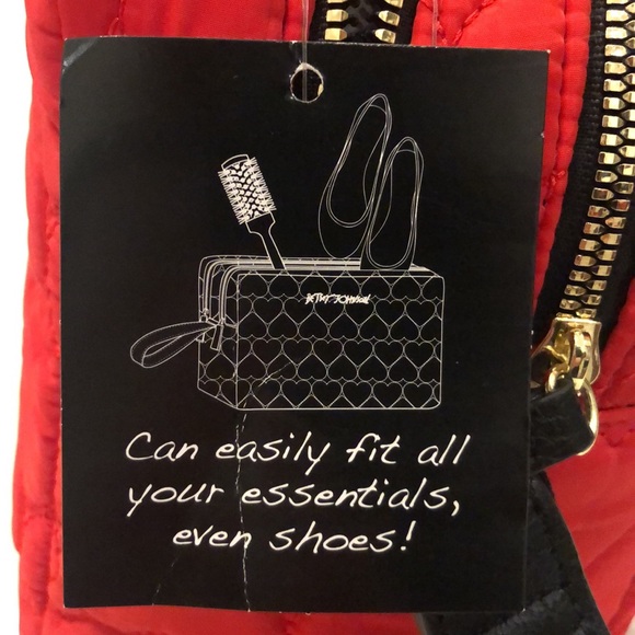 Betsey Johnson nwt red heart quilted weekender cosmetic case with shoe tag - Picture 3 of 3